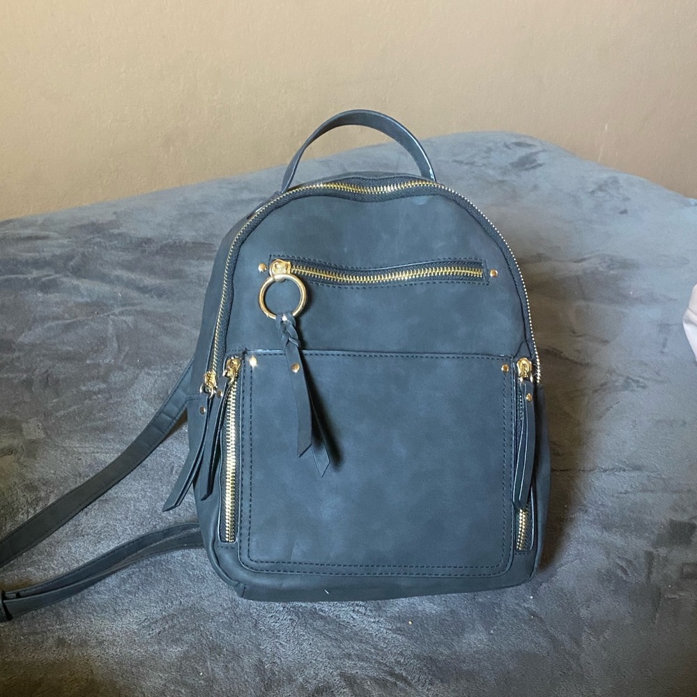 BLACK BACKPACK
